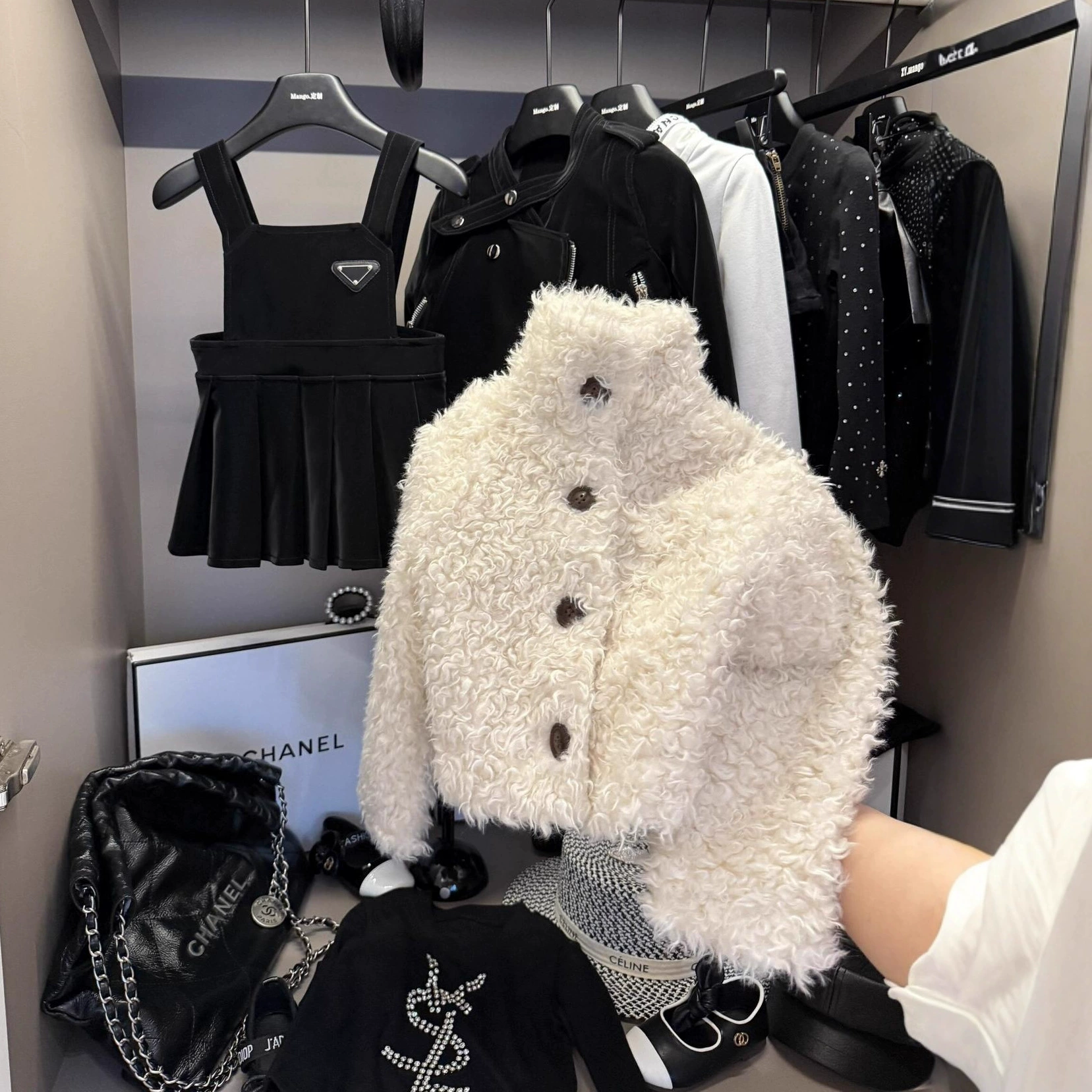 2025 Корейская версия зимний новый стиль детское меховое пальто с ворсом из кролика, теплое и стильное