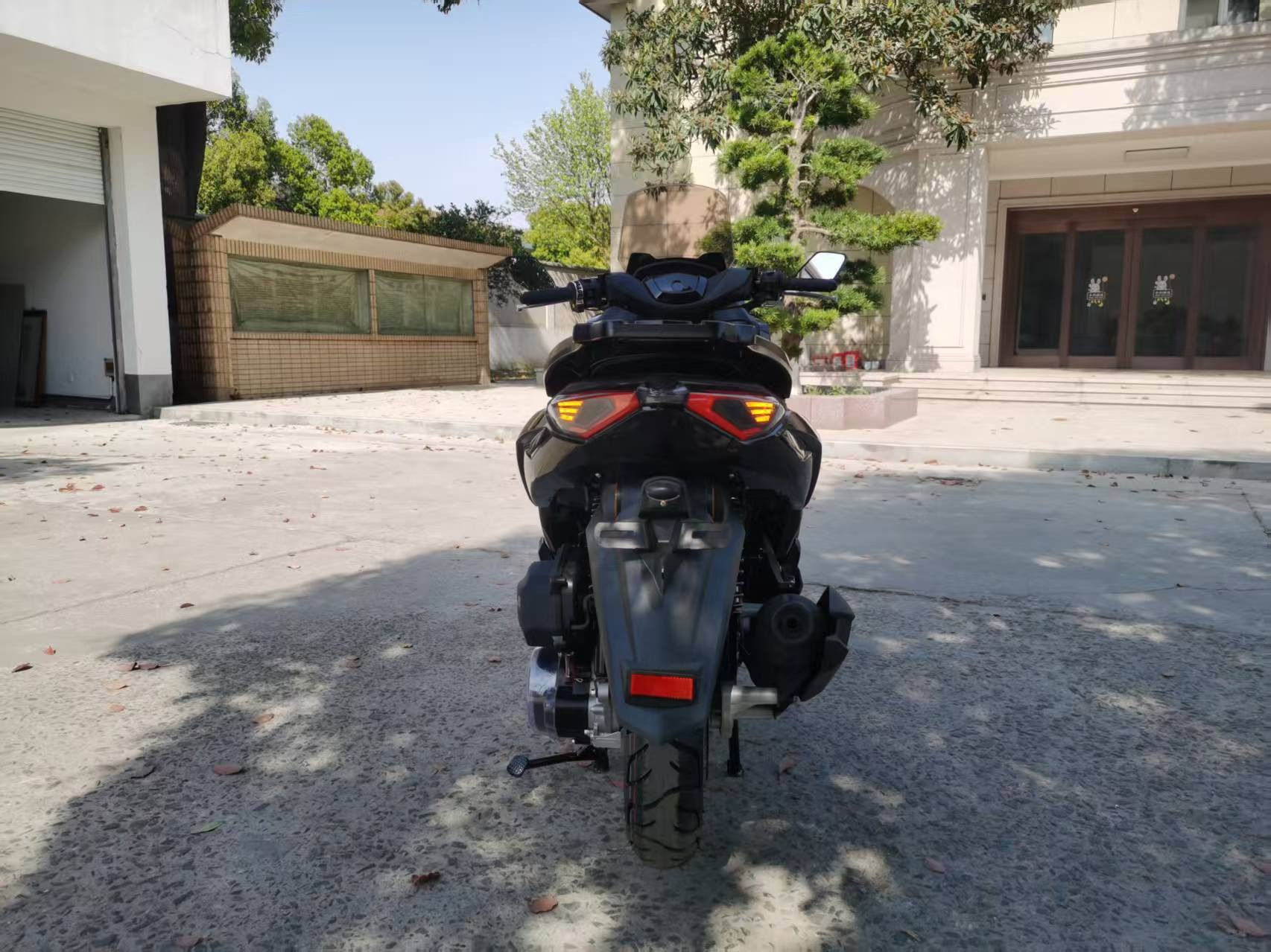 Cross-Border Hot-Selling Powerful Vehicle 4Th Generation Two-Wheeled Motorcycle for Adults to Commute and Commute Large Fuel-Saving Scooter Motorcycle