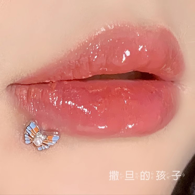 16G labret stud size and finish detail