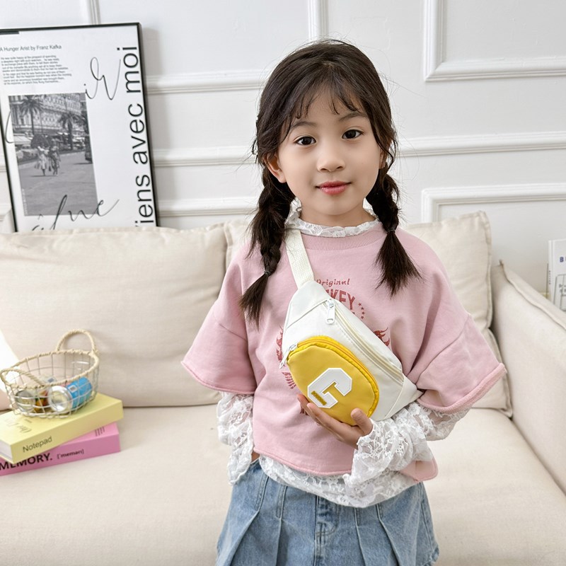 Bolso de pecho coreano para niños y niñas, bolso de moda para niños de color contrastante, 2024 nuevo comercio exterior letras extranjeras bolso de mochila para niños