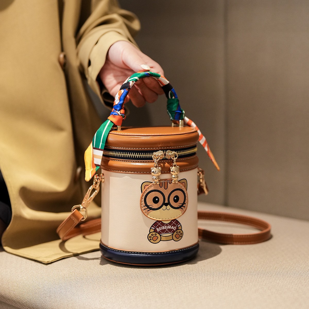 Cylindrical Women's Shoulder Bag For Daily Commuting And Style_voghion.com