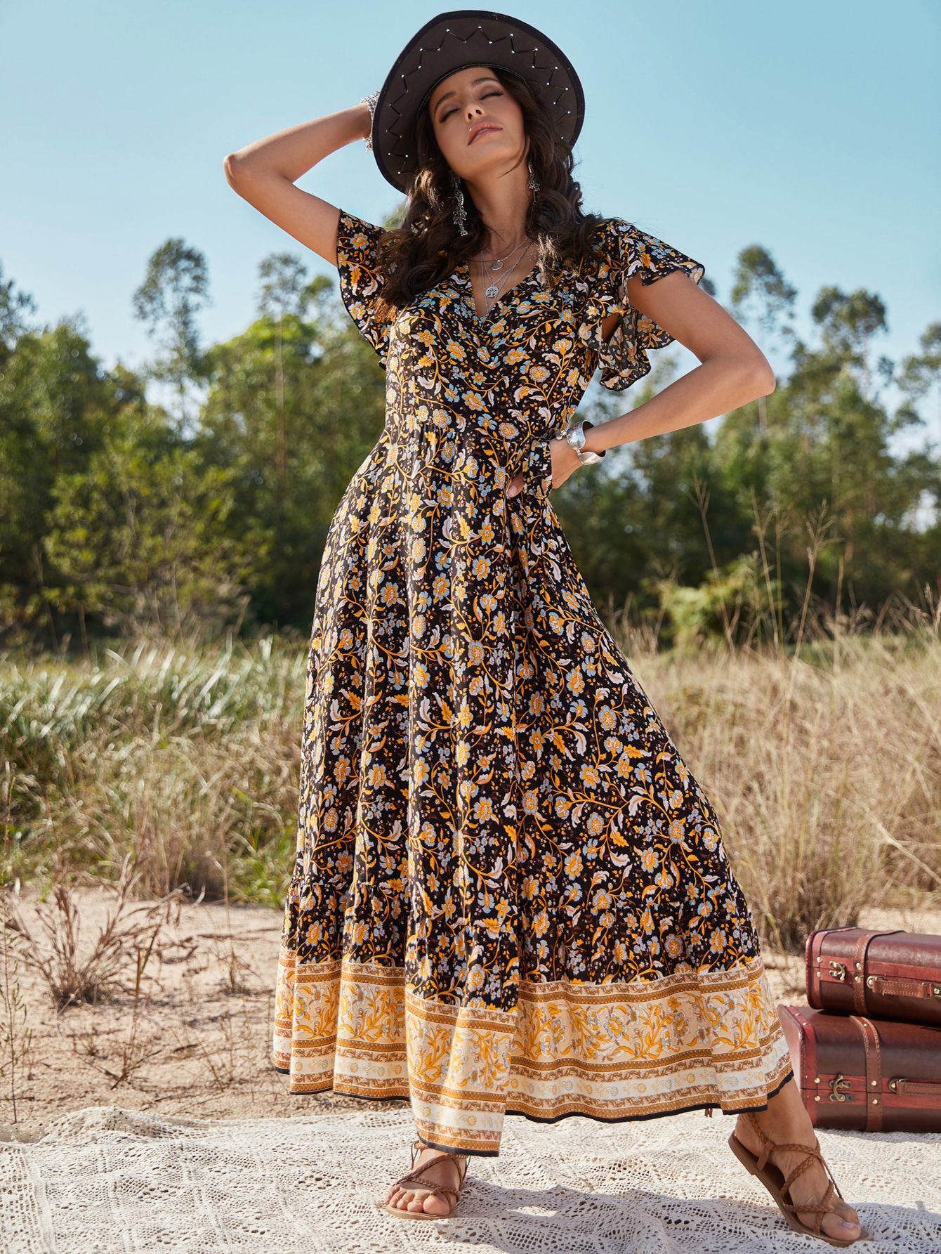 Vestido de manga corta con cuello de pico y estampado de flores con abertura NSHNF117271