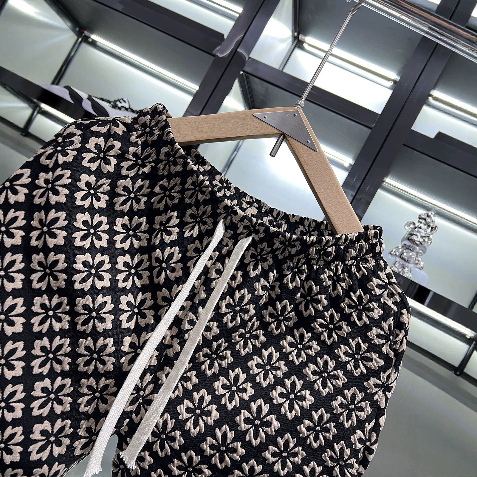 Luxuriöse Herren Shorts Mit Print Lässiger Schnitt Und Passform_voghion.com