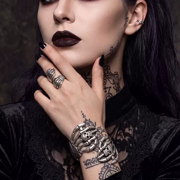 Vintage Gothic Style Electroplated Skull Claw Bracelet Ring for Men and Women, Adjustable Open Ring Jewelry Accessory