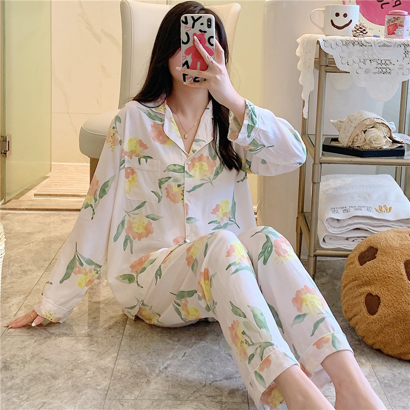 연한 분홍색 보라색 꽃