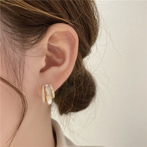 Micropaved zircon, shell zircon, three vertical strips of sparkling diamond earrings, natural mother-of-pearl earrings, S925 silver needle, light and luxurious style