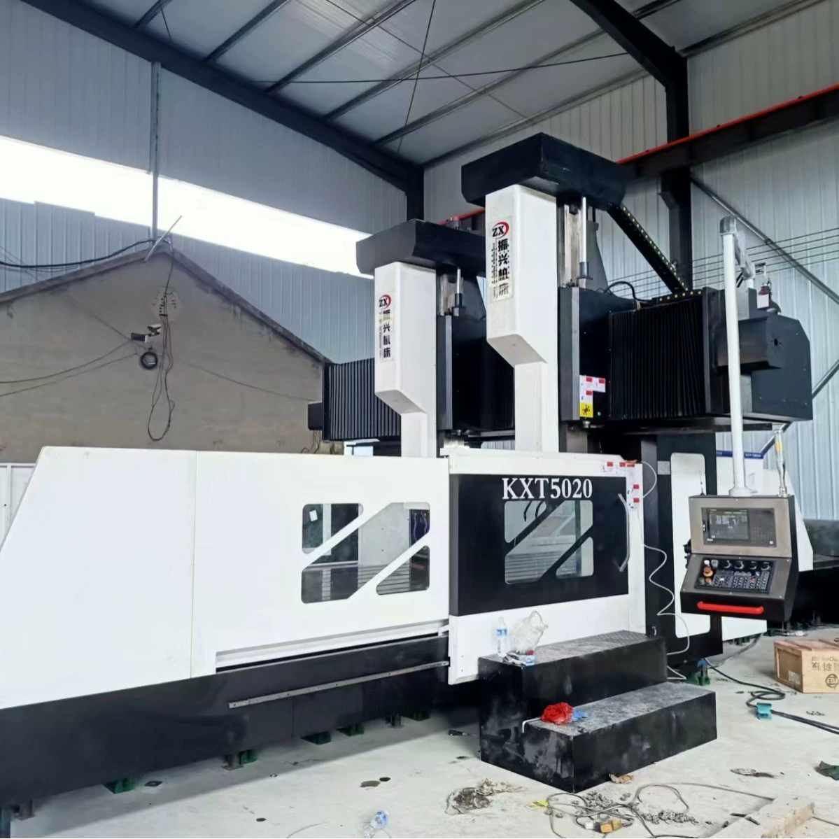 Поставка 2 м 3 м небольшой лонжерон с ЧПУ портальный фрезерный станок обычный двухголовый расточный фрезерный станок