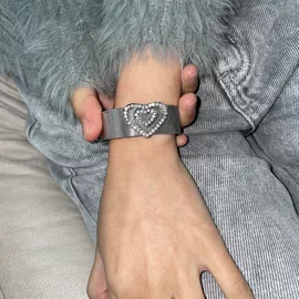 耳钉;耳环;项链