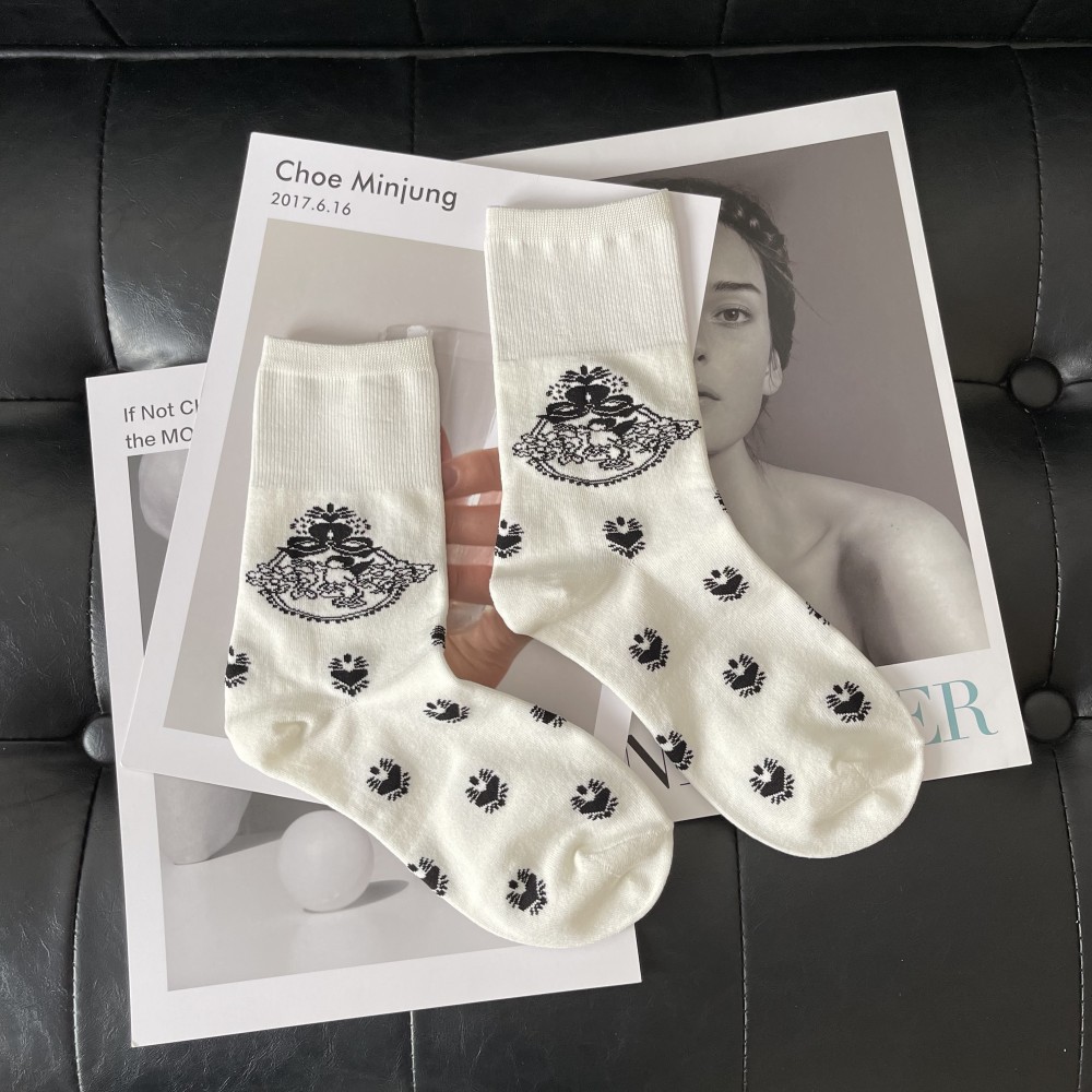 2025d 2025d MONA Mercerized Cotton Angel Heart Jacquard Long Trendy Brand Runway Personality Women's Calf Socks_voghion.com