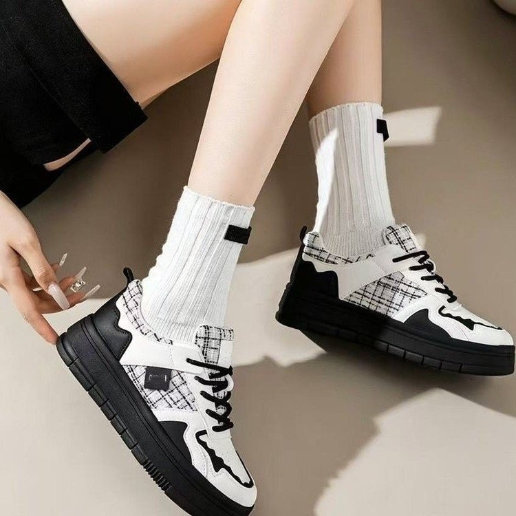 Zapatos de skate de viento de calidad para mujeres 2026 nuevos zapatos de verano de alto valor para estudiantes casuales con suela gruesa zapatos blancos