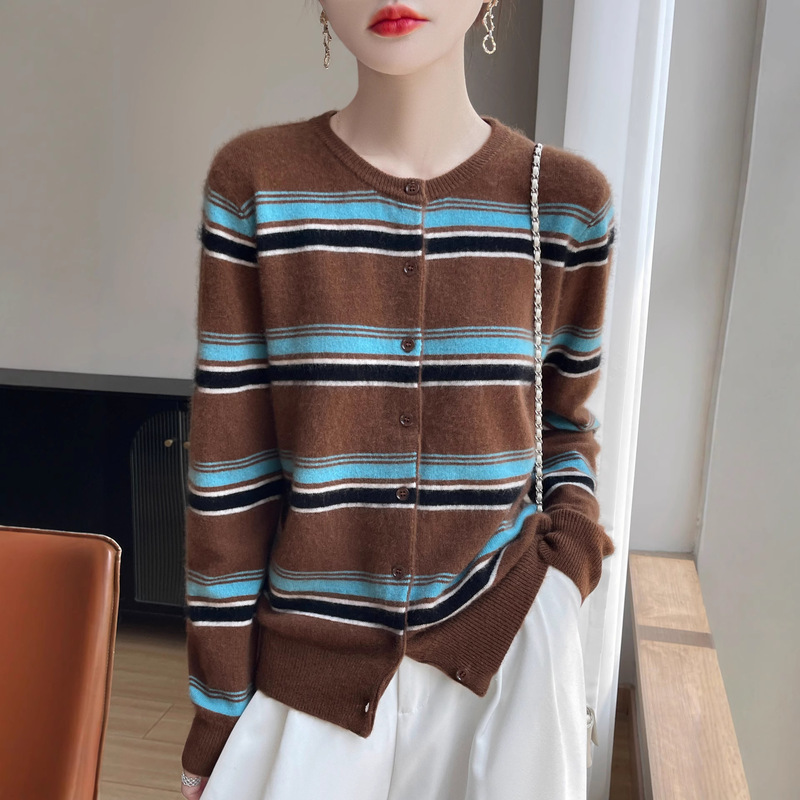 Korean Style Contrasting Stripesd Round Neck Wool Knitted Cardigan for Women Autumn and Winter Loose Short Design Sweater Wool Jacket Korean Style Contrasting Stripesd Round Neck Wool Knitted Cardigan for Women Autumn and Winter Loose Short Design Sweater Wool Jacket