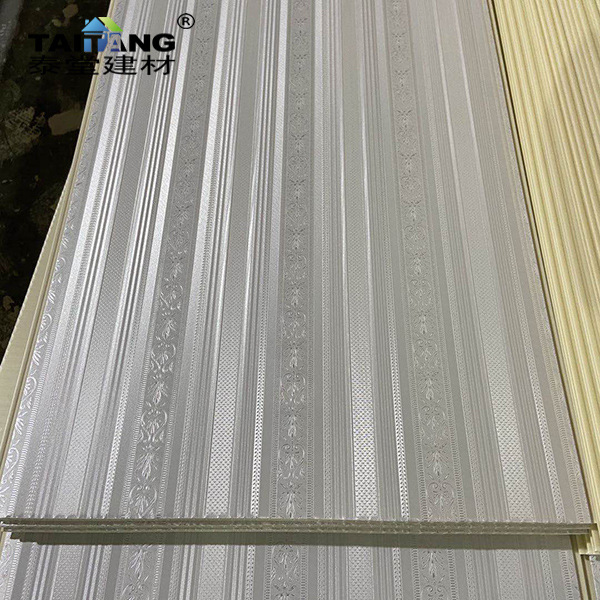 Los fabricantes producen y exportan paneles de revestimiento de techo de refuerzo de PVC de varios colores para América del Sur