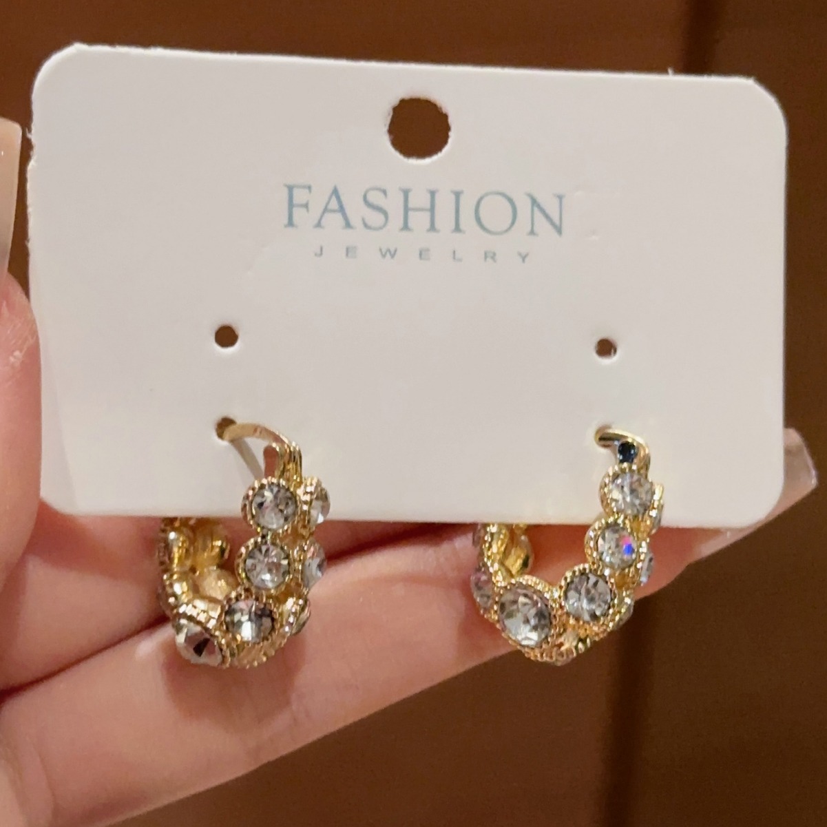 Pendientes de anillo de diamantes de imitación gris de diseño de nicho único y simple de Corea del Sur Pendientes de todo fósforo de temperamento