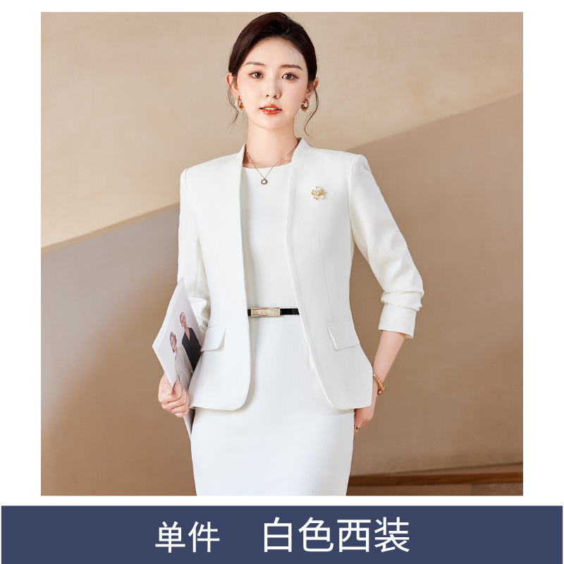 белая куртка