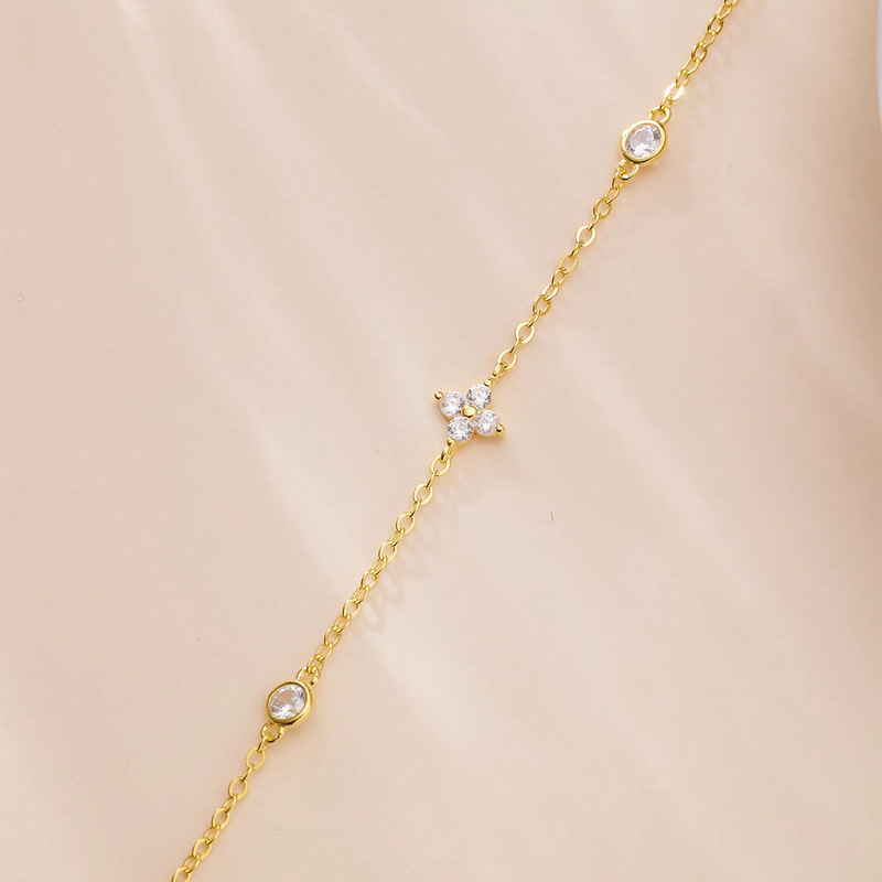 925 シルバーの甘くて絶妙な四つ葉の花のジルコン ブレスレット、毎日のホリデー ギフトに最適、オールシーズン着用可能|undefined