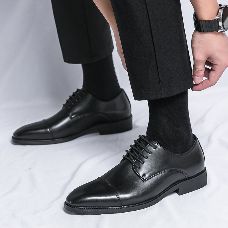 Zapatos de hombre de tamaño grande transfronterizo 2025 primavera y otoño zapatos de cuero de negocios para hombres de tamaño 48 zapatos casuales británicos puntiagudos para novio y padrino