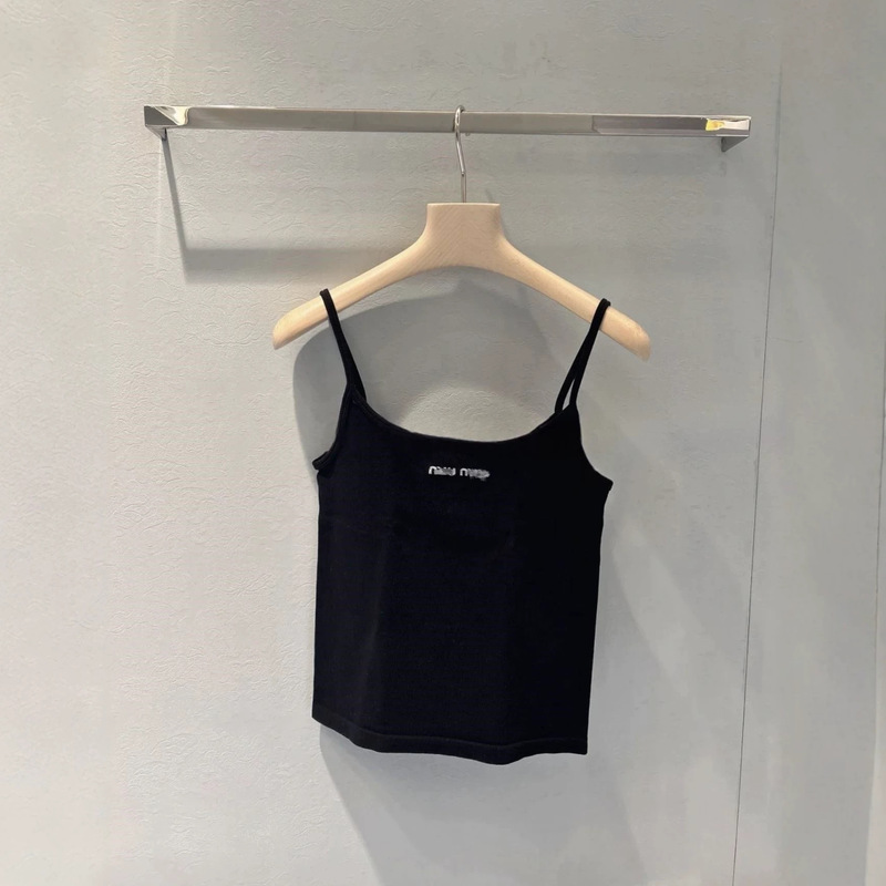 M's new 26ss high-quality Korean-style relaxed and sophisticated logo knit camisole sweater slim fit M's new 26ss high-quality Korean-style relaxed and sophisticated logo knit camisole sweater slim fit