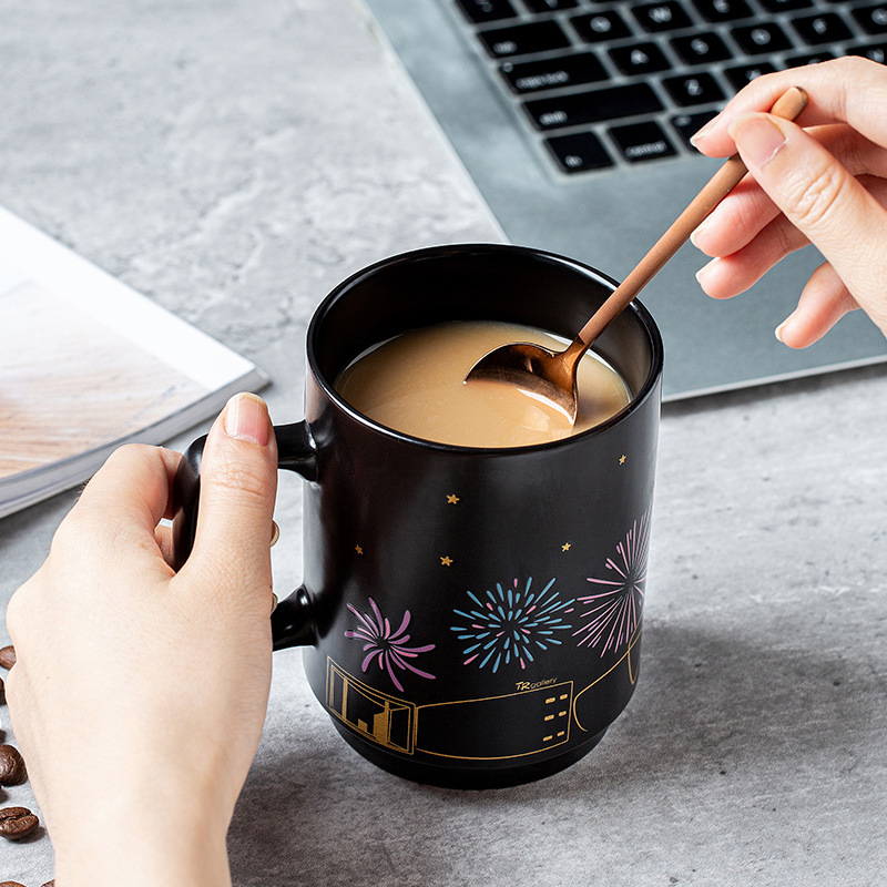 Cerámica Tao Runhui Venta al por mayor Cambio de temperatura creativo Taza de cerámica colorida Taza que cambia de color Taza Taza Regalo de mano