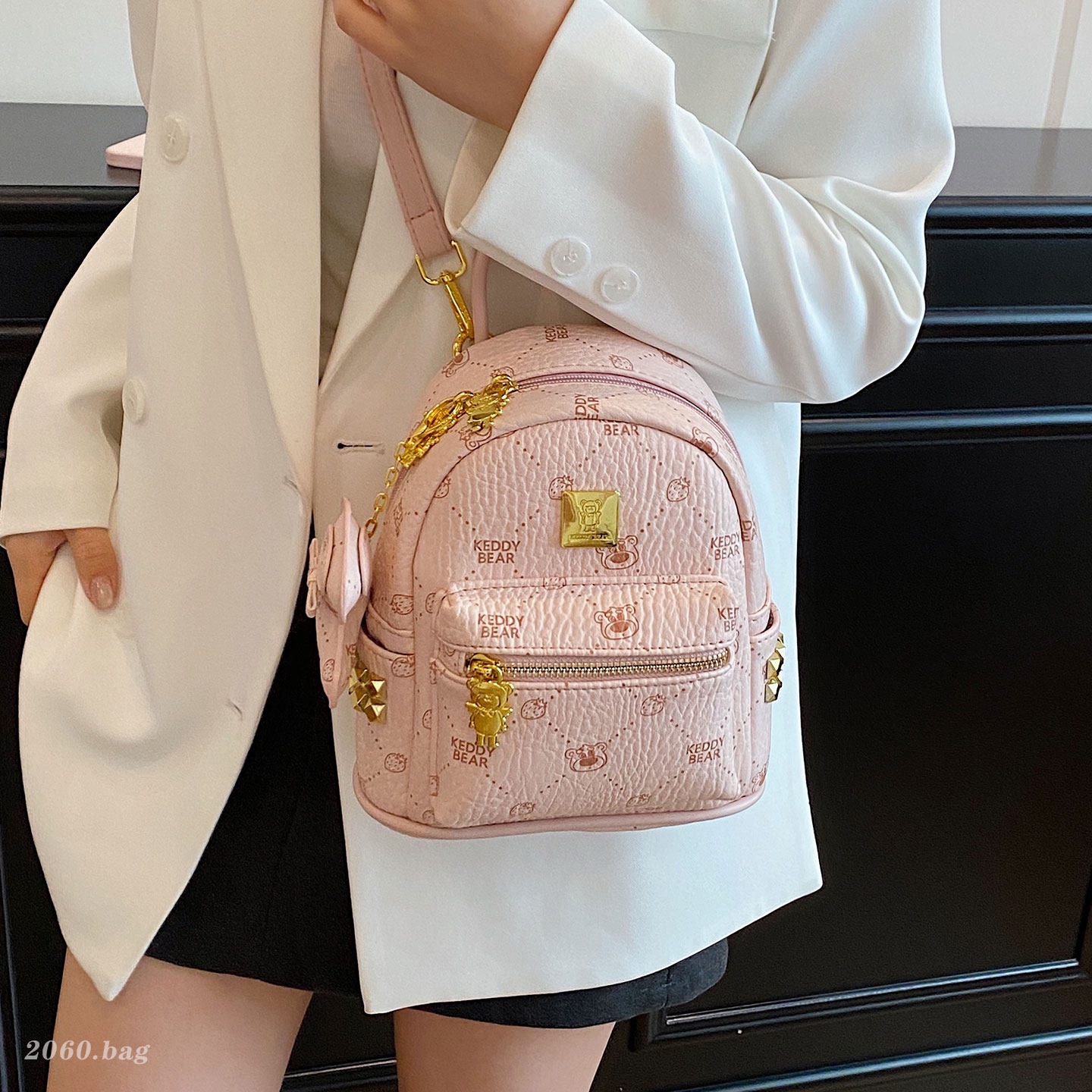 Mochila de moda de mujer verano 2026 popular nicho de hombro único bolso de temperamento versátil nuevo bolso de viaje casual simple