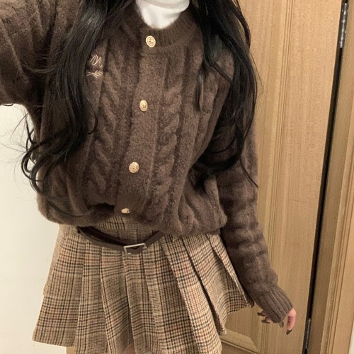 The daughter of a rich family, coffee-colored sweater, cardigan, pleated skirt, two-piece set, spring and autumn, little Maillard outfit, autumn and winter