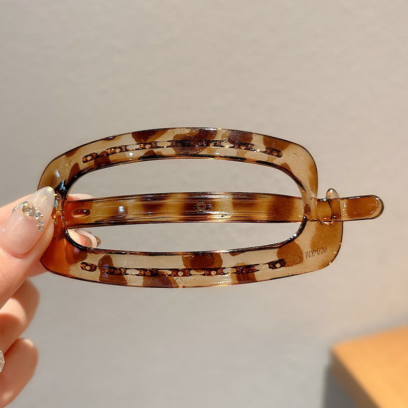 Retro temperamento flor una palabra clip de cabello para mujeres 2024 nuevo disco de cabeza atrás clip de agarre clip de torsión clip de cabello tocado clip de cabello