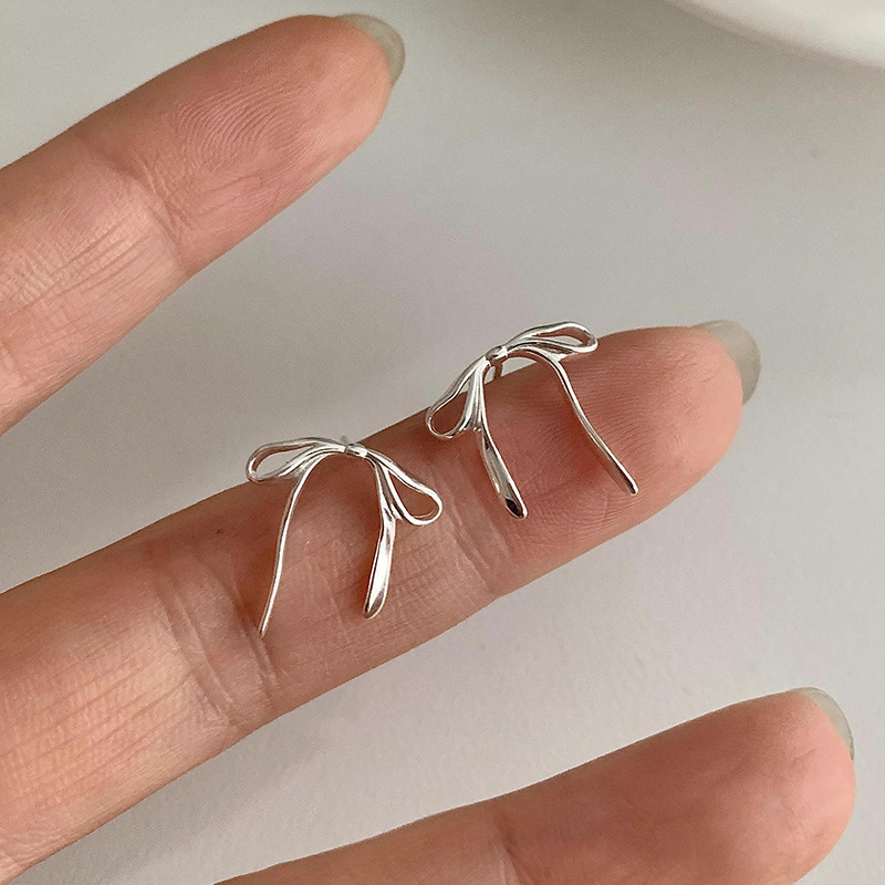 飘带蝴蝶结素银耳钉女少女百搭清冷感耳饰简约精致ins高级感耳饰