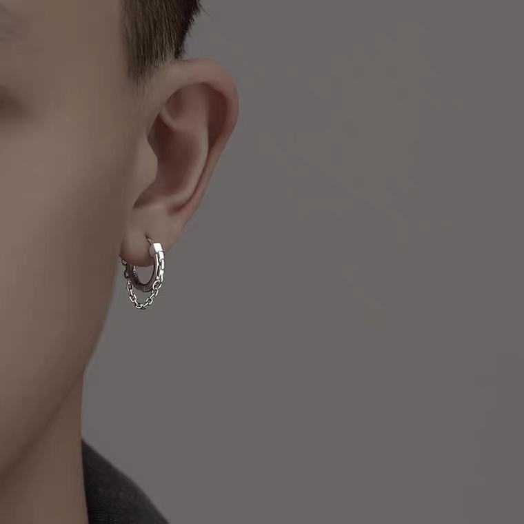 2023 pendientes de alto grado INS de los hombres pendientes de moda personalidad sola oreja hebilla diseño sentido nicho pendientes de los hombres