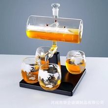 �Wʽ����һ���L��Ѿ�����ˮ���^�ݾ�ƿ����ʢ���� ������ˇ��ƿ