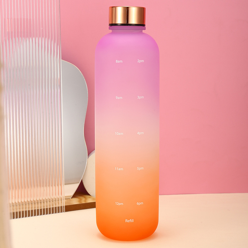 Tapa de acero de boca pequeña de 1000ml Taza espacial degradada colorida Taza de agua con escala de tiempo de plástico espacial simple y deportiva