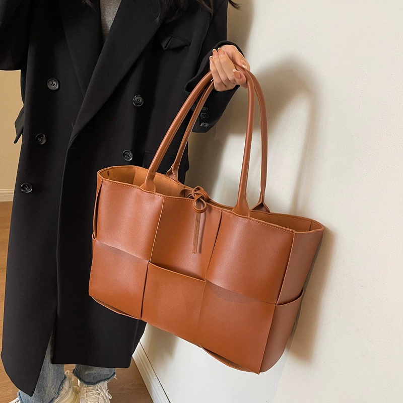 (Cross-border trading), woven capacious retro bag, high-end