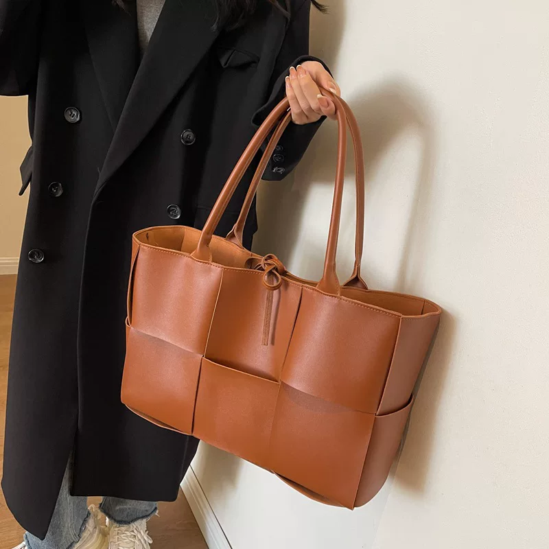 (Cross-border trading), woven capacious retro bag, high-end