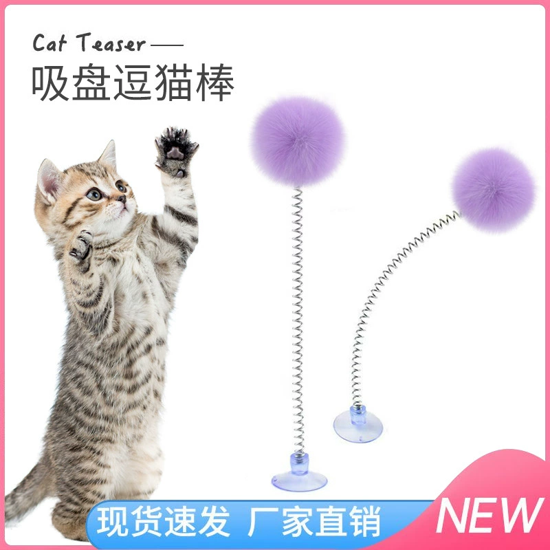 Аксессуары для кошачьего лазательного комплекса: пружинная мышка M6 с винтом, шарик из кроличьего меха с колокольчиком и перьями, которые можно вставлять в конструкцию.