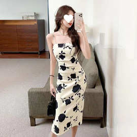 2025夏季新款雪纺碎花开叉吊带连衣裙女法式气质收腰显瘦性感长裙