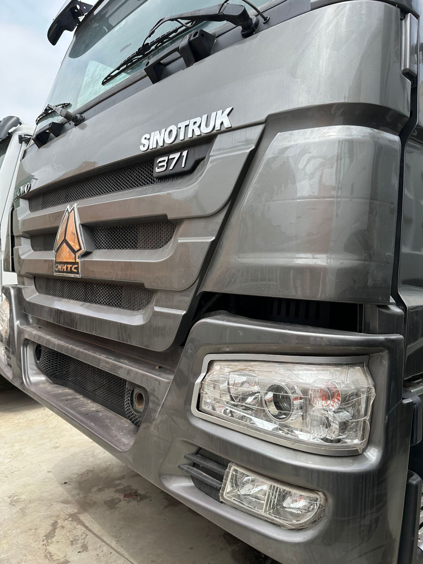 Used Howo 8X4 Dump Truck for Engineering Transport, High Horsepower, Factory Supply for Export