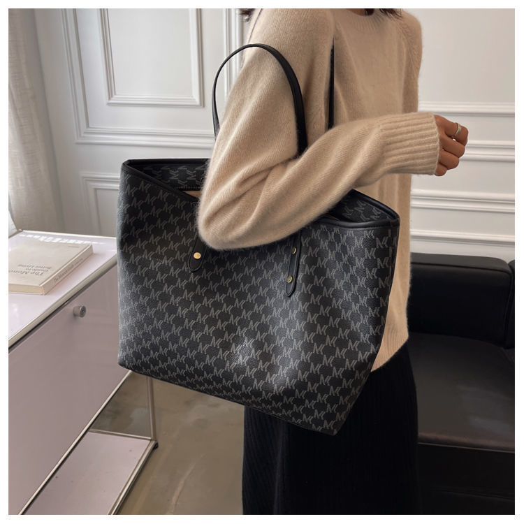 High-end Large-capacity Bag Niche Versatile Commuter Bag Women 2023 New Trendy Texture Portable Tote Bag Large Bag_voghion.com