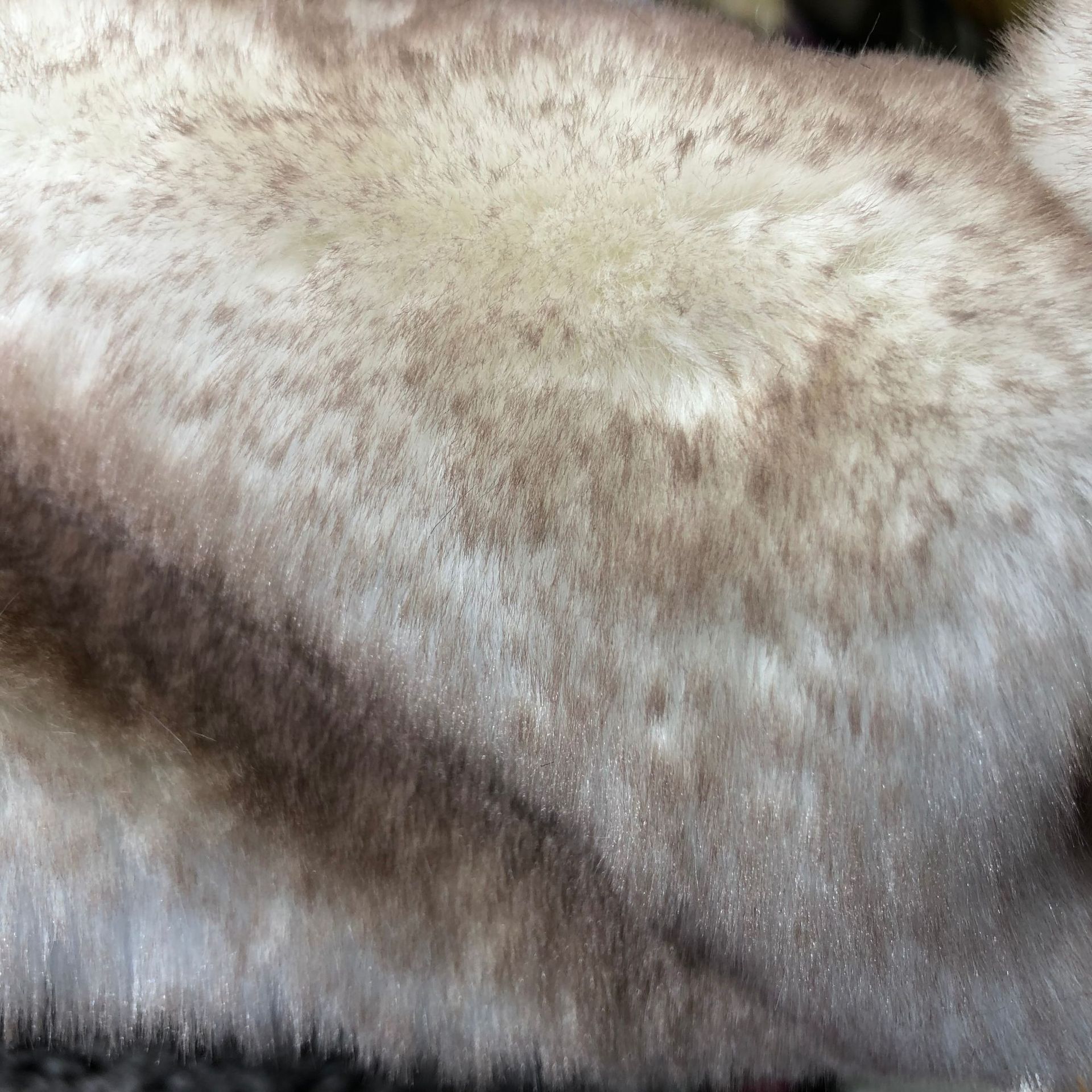 2CM tela de pelo de conejo ultra suave 1500G de doble color pelo de conejo blanqueado ropa de pelo cuello tela de peluche