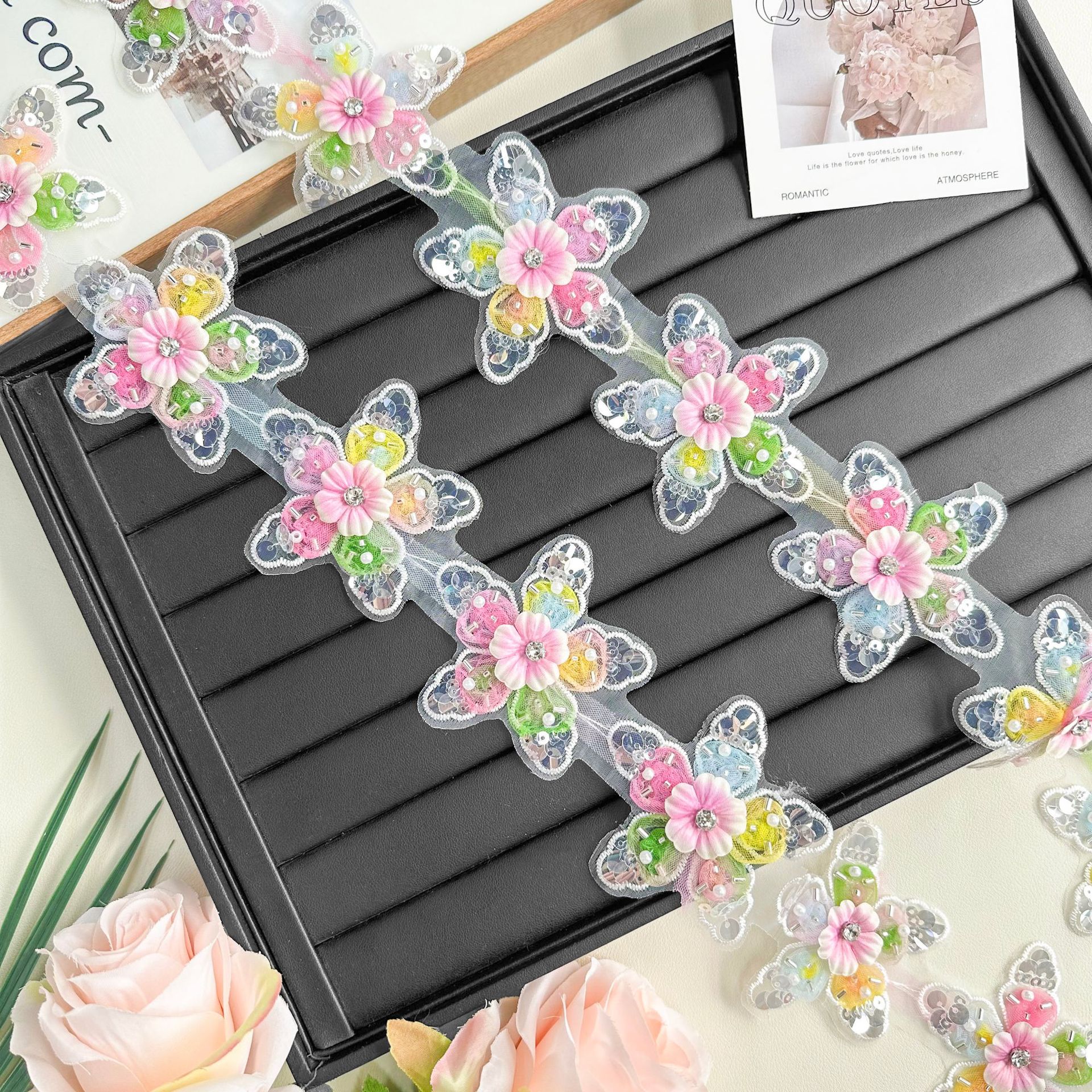bordado flores de dibujos animados pétalos de color ropa de encaje ropa infantil zapatos para niños toques de pelo accesorios de decoración al por mayor