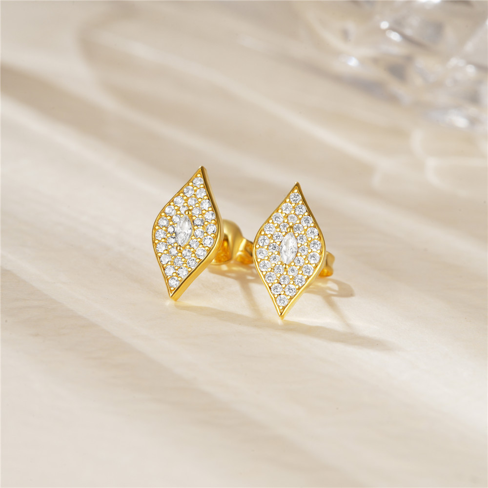 4g Weight 925 Sterling Silver Ear Needle Material Zircon Inlay Material Ear Studs Classification 1 Pair Quantity Holiday, Daily Occasion 925 Sterling Silver Material Heart Shape Pattern Women's Gender Plating Design Elegant, Simple Style Style 1 Pair 925 Sterling Silver Zircon Heart Shape Ear Studs 20
