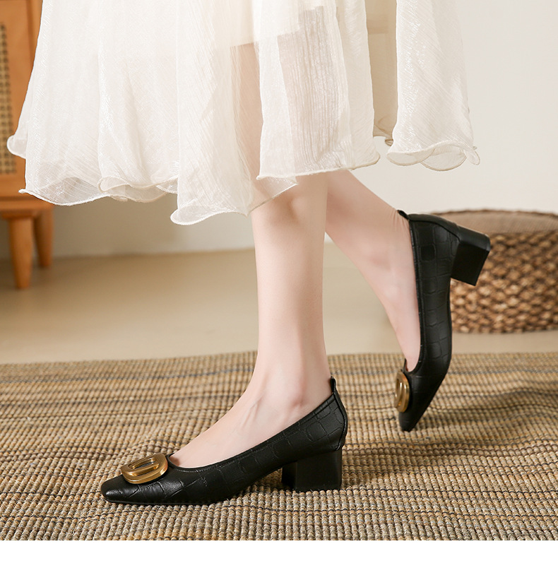 Damen Pumps Mit Karreeform Und Blockabsatz Aus Weichem Leder_voghion.com