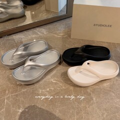 ~葡萄媽同款~時髦主義~夏日沙灘夾趾厚底踩屎感百搭人字拖女