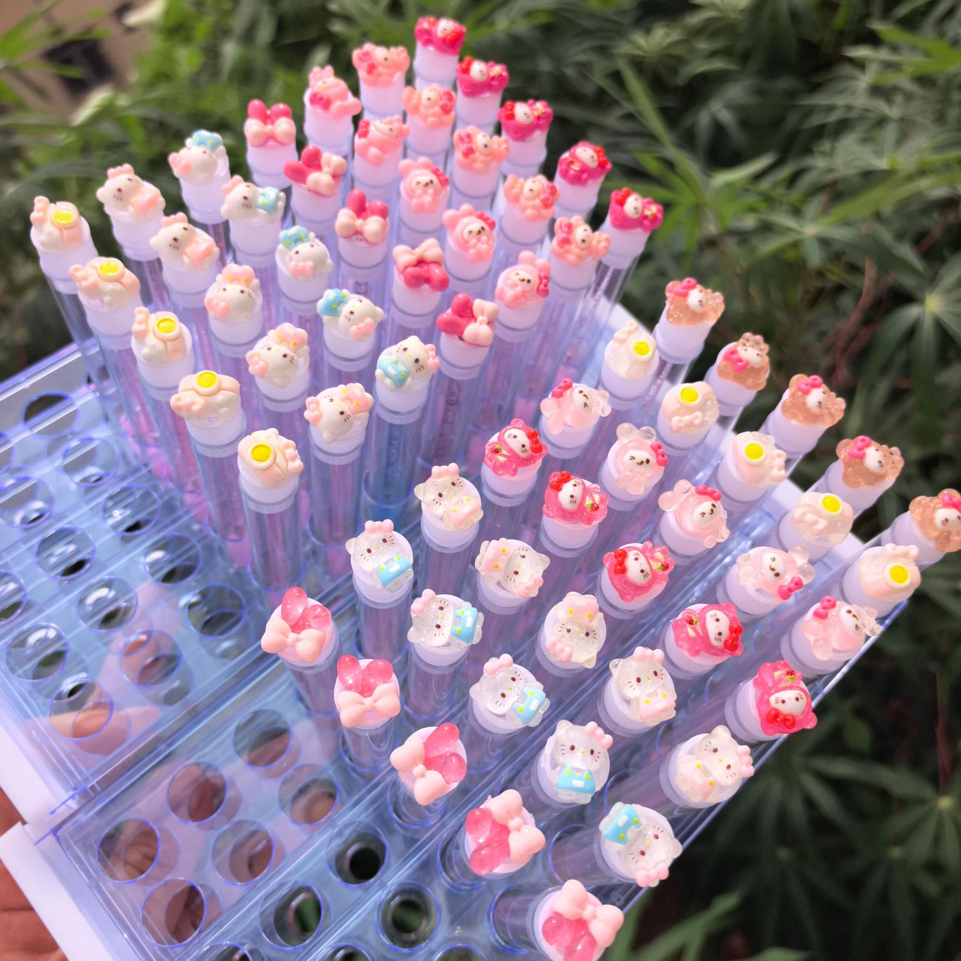Cross-border camera KITTY cat eyelash brush with tube, cute mini cartoon disposable eyelash brush, individually packaged