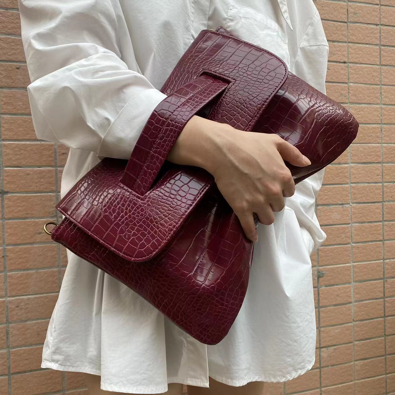 337g Weight Polyester Lining Material Flip Cover Closure Type Single Shoulder Strap Strap Type Envelope Bag Bags Type Casual, Daily, Shopping Occasion Pu Leather Material Solid Color Pattern All Seasons Season Women's Gender Elegant, Streetwear Style Square Shape Large Size Women's Large Pu Leather Solid Color Elegant Streetwear Square Flip Cover Envelope Bag 12