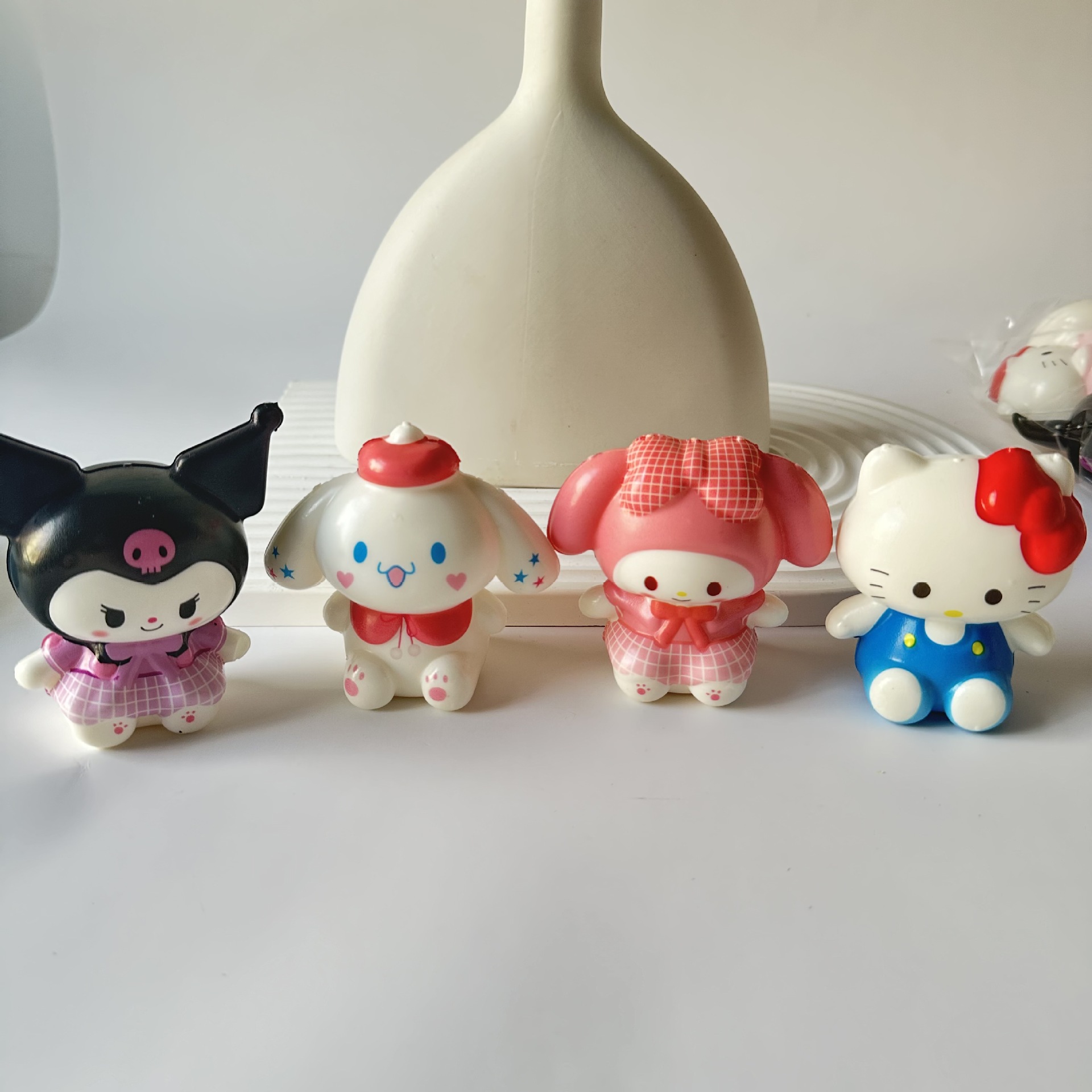 Pellizcar música PU rebote lento Hello Kitty descompresión y reducción de la taza de helado muñeca de escritorio dibujos animados adornos lindos figuras image 1