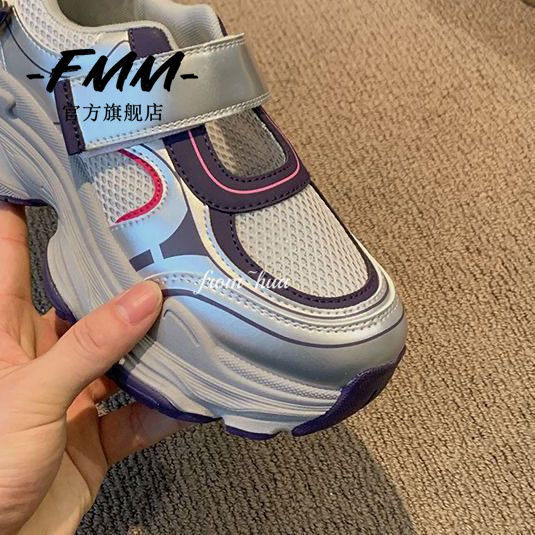 Sandalias deportivas de suela gruesa para mujeres 2024 verano nuevos zapatos de papá huecos de malla transpirables zapatos de agujero casuales de moda