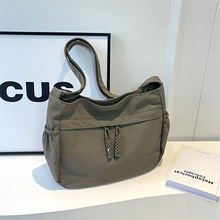 2024春款休闲纯色尼龙斜挎包包女韩版ins风单肩包中学生上课书包