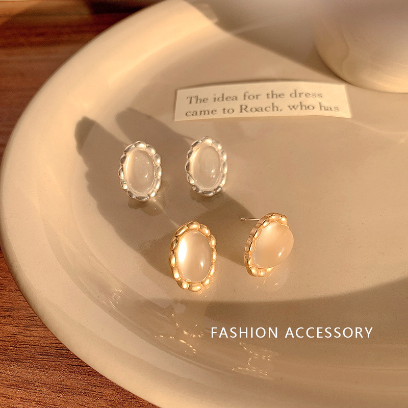 Matte retro elegant geometric earrings