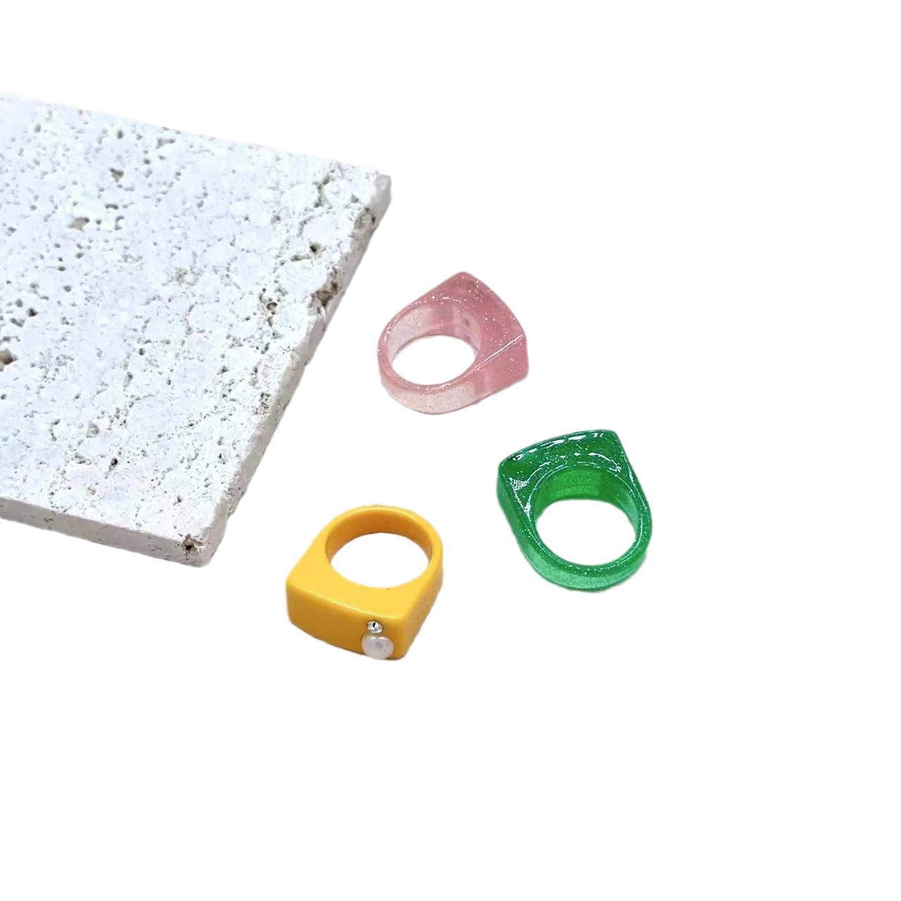 Nueva transfronteriza de estilo INS resina geométrica anillo cuadrado moda pequeña perla fresca joyería de diseño hecho a mano