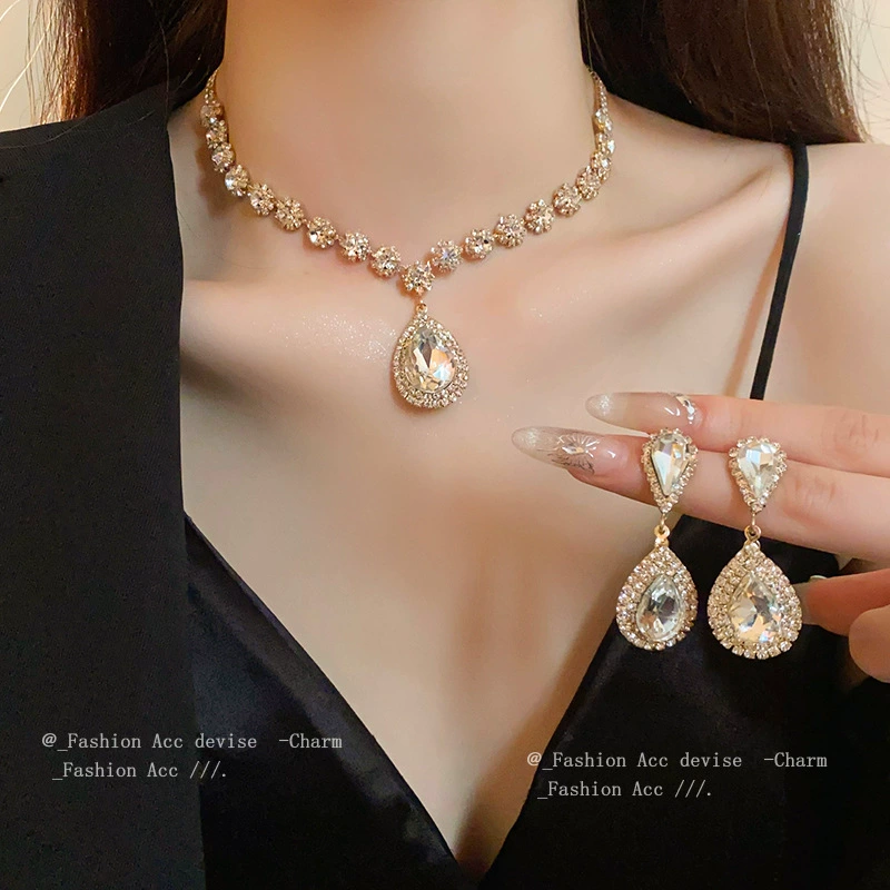 Серьги, колье, универсальный комплект, цепочка для ключницы, аксессуар, французский стиль, легкий роскошный стиль, яркий броский стиль, качественный стиль