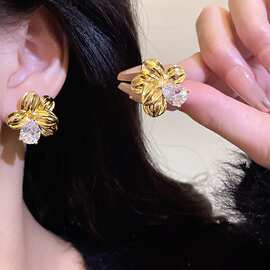花朵耳钉今年新款独特的耳环小众设计感高级小巧精致金色耳饰女
