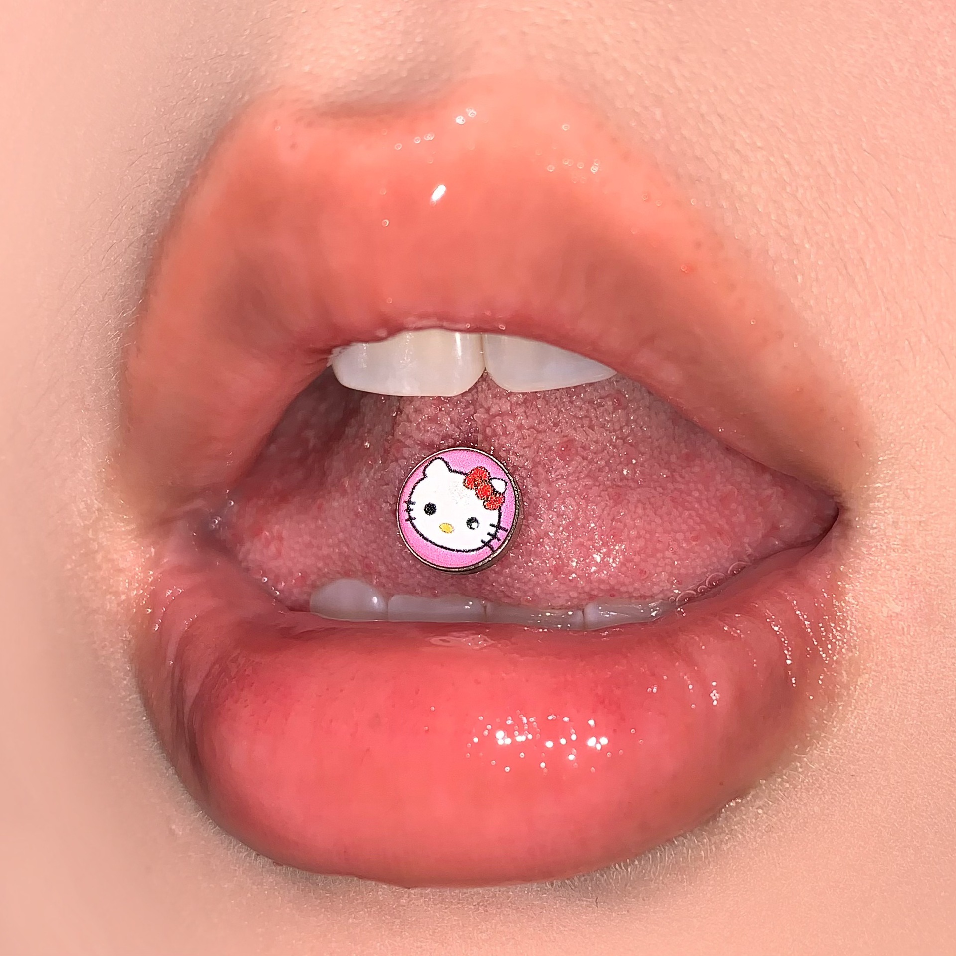 16G labret stud size and finish detail